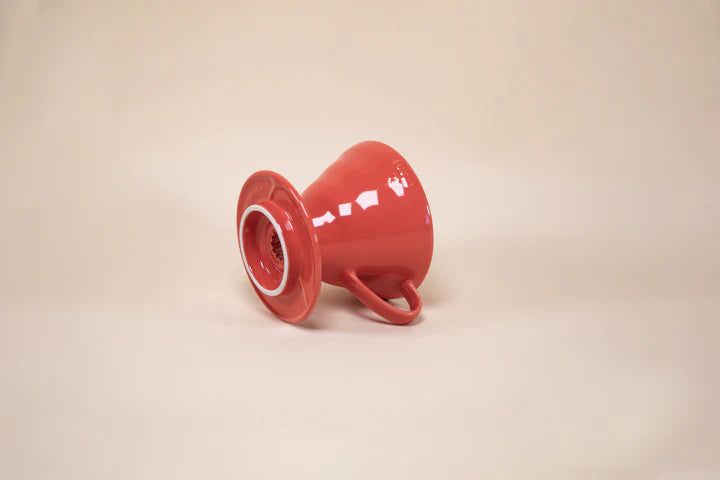 Hario V60 Ceramic Coffee Dripper 02 en Colores Clásicos Rojo