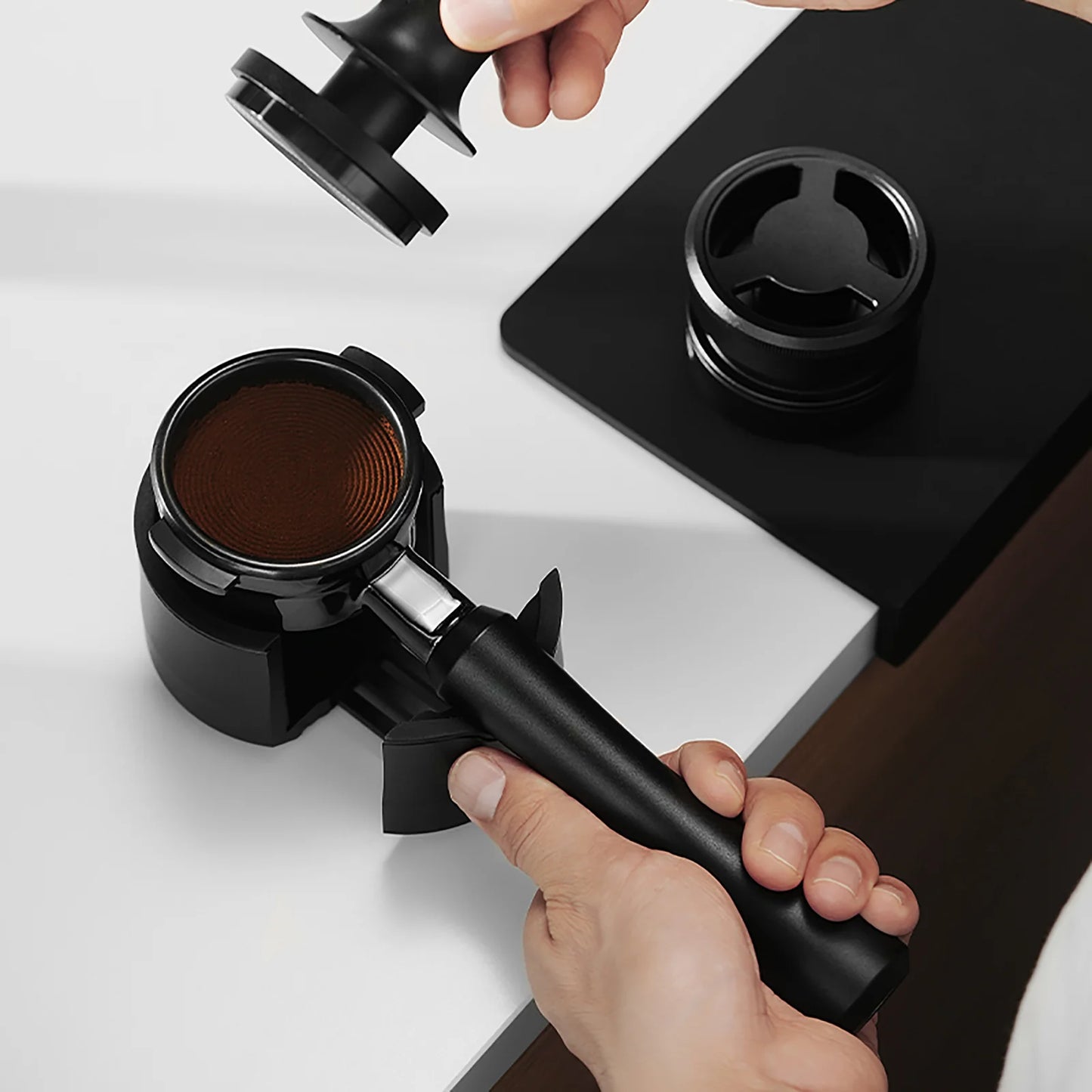 Portafiltro sin fondo MHW-3BOMBER Astra 54mm para Breville — mango negro – vista 5