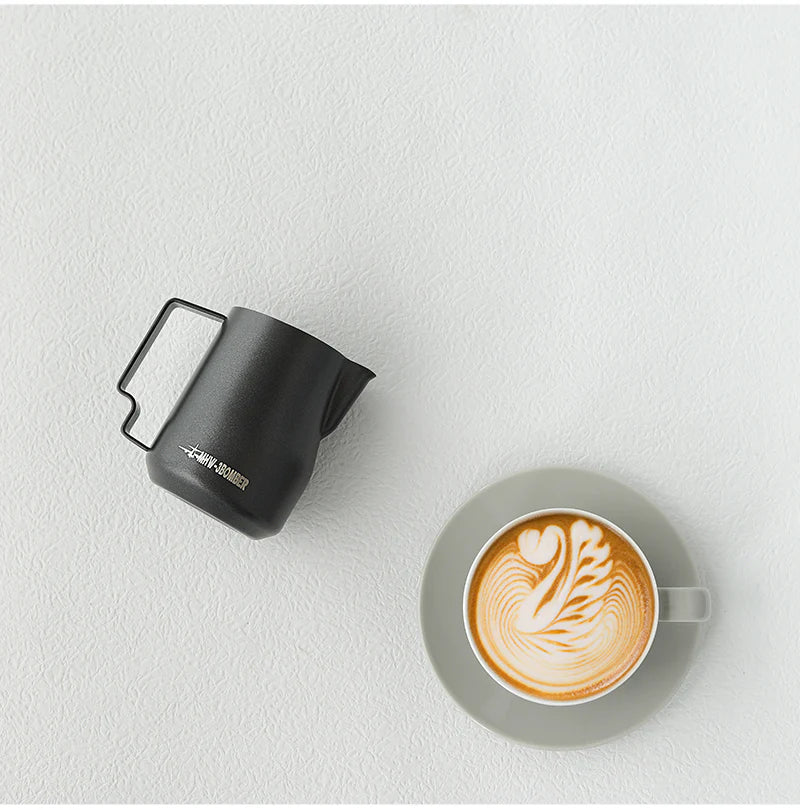 Jarra para leche MHW-3BOMBER Turbo 350ml negro mate para latte art – vista 3