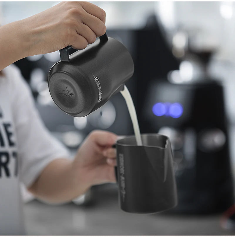 Jarra para leche MHW-3BOMBER Turbo 350ml negro mate para latte art – vista 5