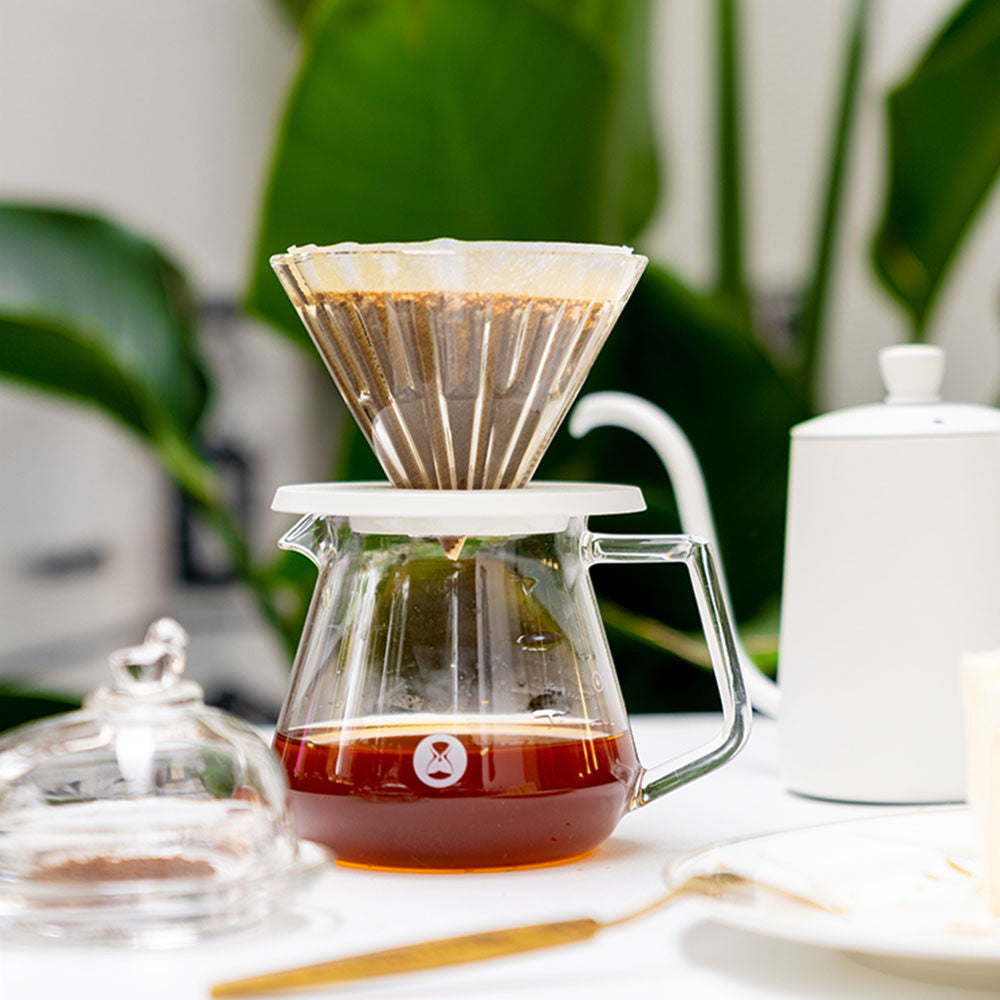 TIMEMORE Coffee Server 600 ml con dripper y café recién filtrado
